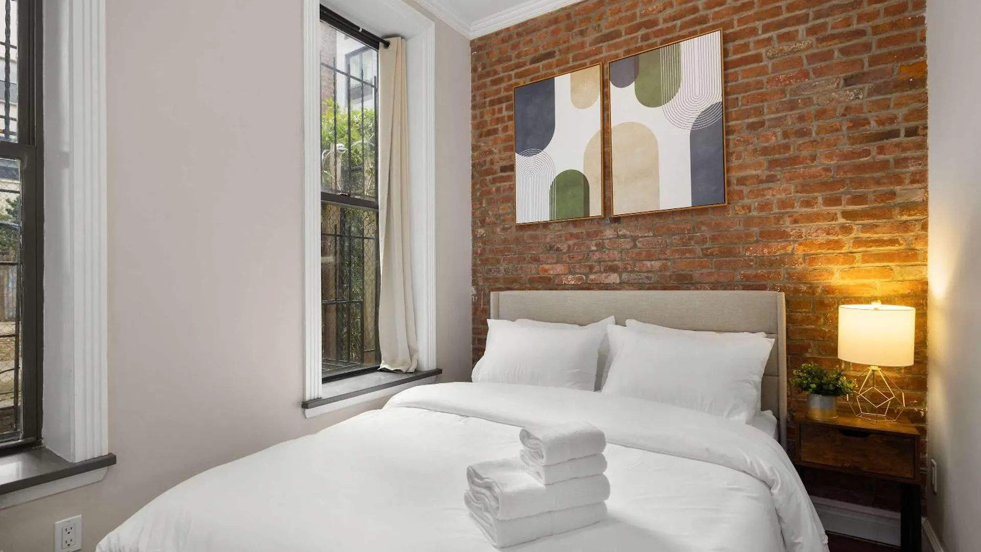 Sophisticated Stay In Vibrant Manhattan New York